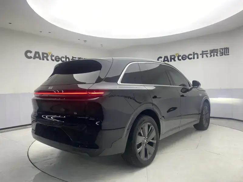 2025 Li Auto (Lixiang) L6 с пробегом 13 000 км