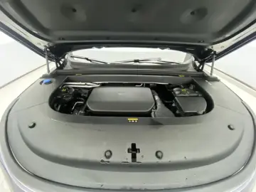 2025 Li Auto (Lixiang) L6 с пробегом 13 000 км