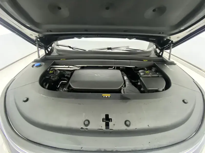 2025 Li Auto (Lixiang) L6 с пробегом 13 000 км