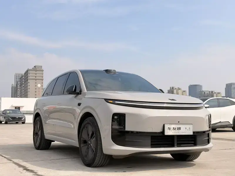 2024 Li Auto (Lixiang) L6 с пробегом 30 000 км