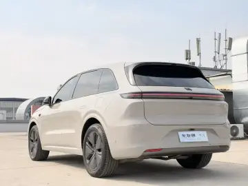 2024 Li Auto (Lixiang) L6 с пробегом 30 000 км