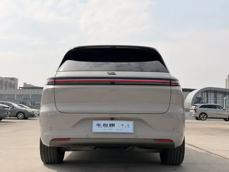 2024 Li Auto (Lixiang) L6 с пробегом 30 000 км