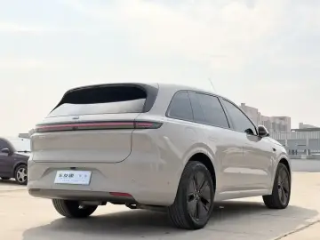 2024 Li Auto (Lixiang) L6 с пробегом 30 000 км