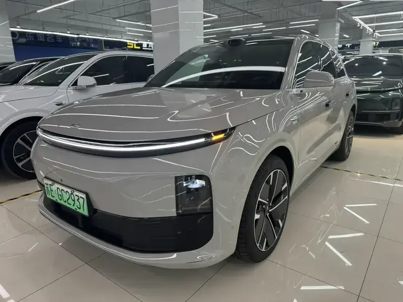 2025 Li Auto (Lixiang) L6 с пробегом 12 000 км