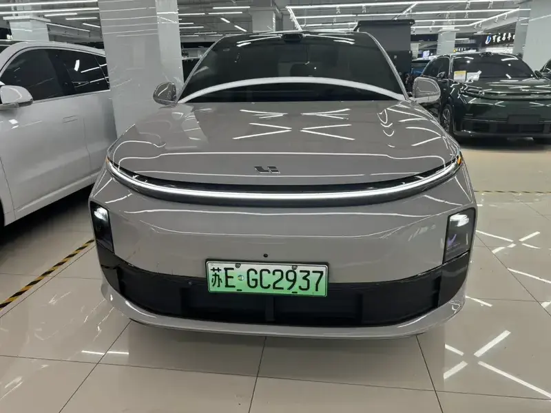 2025 Li Auto (Lixiang) L6 с пробегом 12 000 км