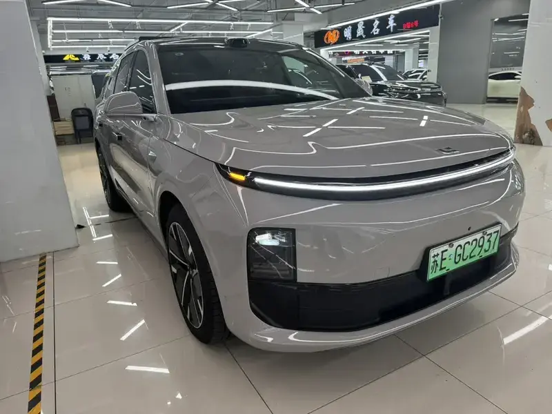 2025 Li Auto (Lixiang) L6 с пробегом 12 000 км