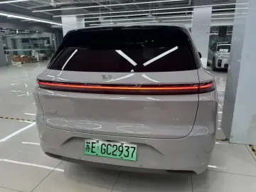 2025 Li Auto (Lixiang) L6 с пробегом 12 000 км