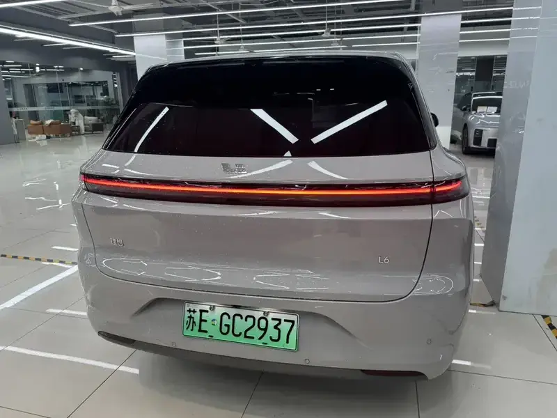 2025 Li Auto (Lixiang) L6 с пробегом 12 000 км