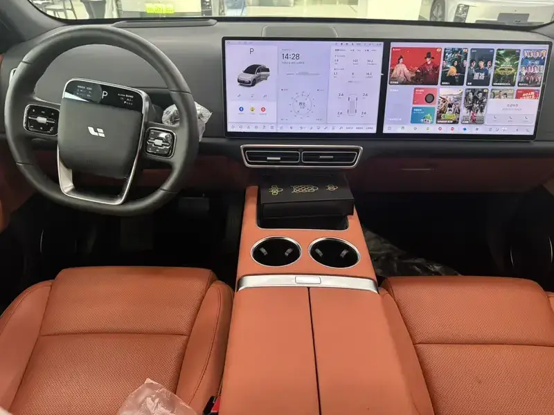 2025 Li Auto (Lixiang) L6 с пробегом 12 000 км