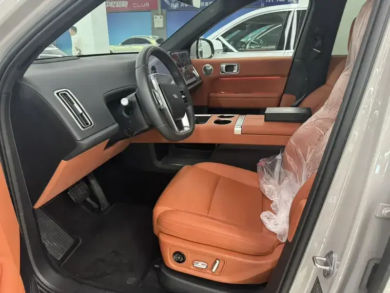 2025 Li Auto (Lixiang) L6 с пробегом 12 000 км
