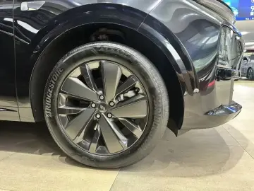 2025 Li Auto (Lixiang) L6 с пробегом 30 000 км