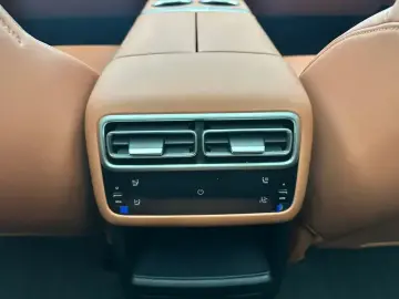 2025 Li Auto (Lixiang) L6 с пробегом 30 000 км