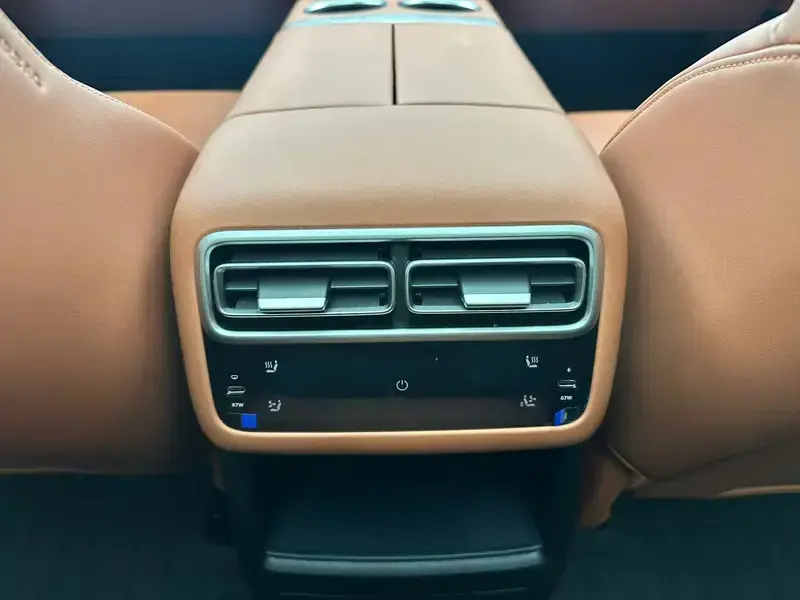 2025 Li Auto (Lixiang) L6 с пробегом 30 000 км