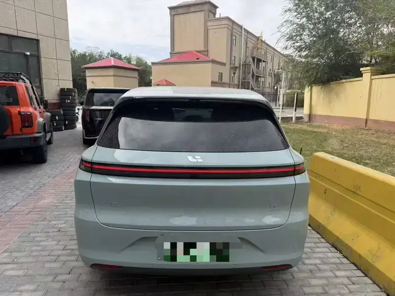 2025 Li Auto (Lixiang) L6 с пробегом 22 000 км