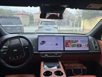 2025 Li Auto (Lixiang) L6 с пробегом 22 000 км