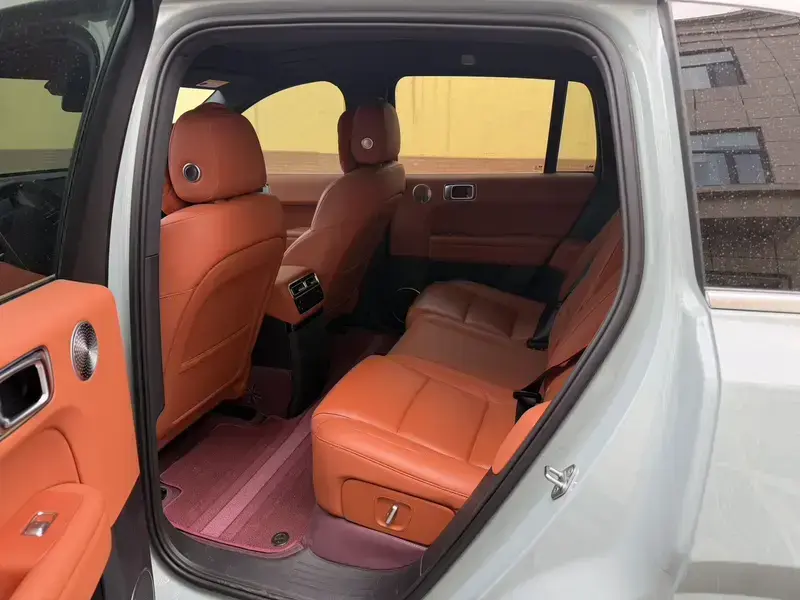 2025 Li Auto (Lixiang) L6 с пробегом 22 000 км