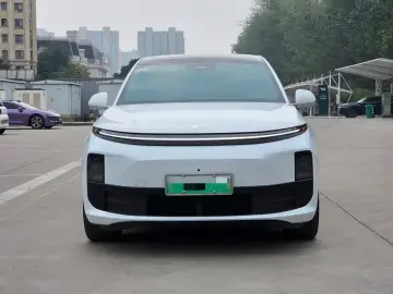 2024 Li Auto (Lixiang) L6 с пробегом 30 000 км