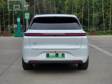 2024 Li Auto (Lixiang) L6 с пробегом 30 000 км