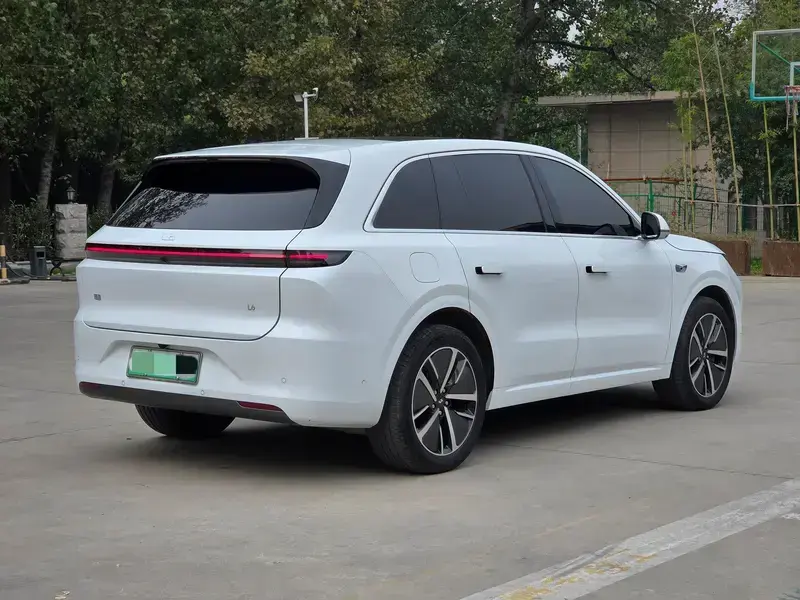 2024 Li Auto (Lixiang) L6 с пробегом 30 000 км