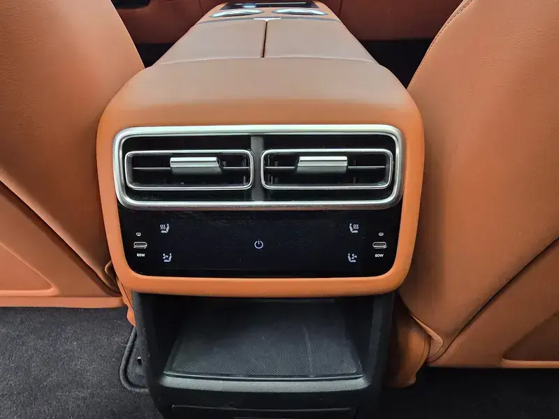 2024 Li Auto (Lixiang) L6 с пробегом 30 000 км