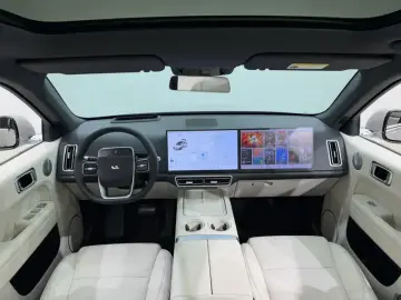 2024 Li Auto (Lixiang) L6 с пробегом 45 000 км