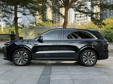 2025 Li Auto (Lixiang) L6 с пробегом 10 000 км