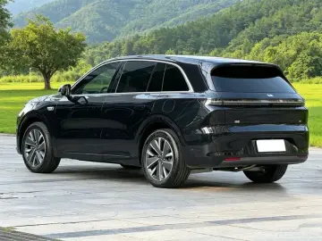 2025 Li Auto (Lixiang) L6 с пробегом 10 000 км