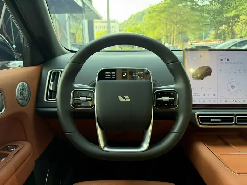 2025 Li Auto (Lixiang) L6 с пробегом 10 000 км