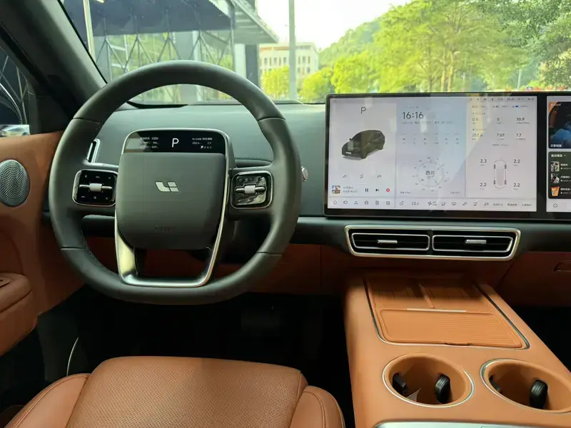 2025 Li Auto (Lixiang) L6 с пробегом 10 000 км