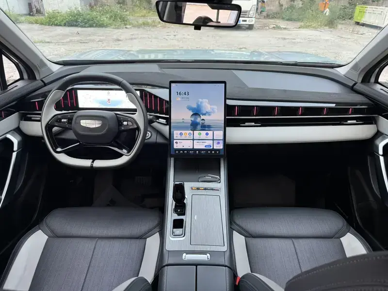 2024 Geely Boyue L с пробегом 43 000 км
