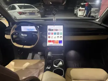 2023 Geely Boyue L с пробегом 32 000 км