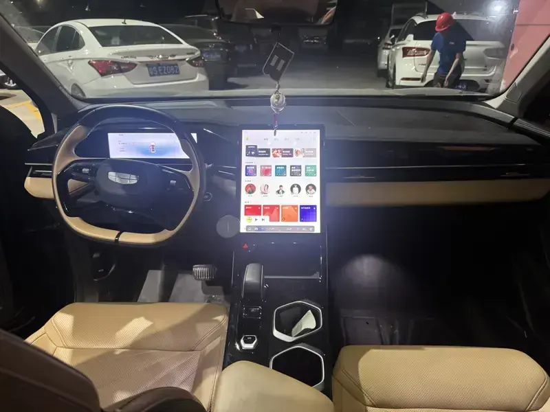 2023 Geely Boyue L с пробегом 32 000 км