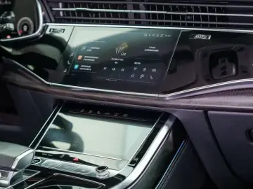 2023 Audi Q8 с пробегом 28 000 км