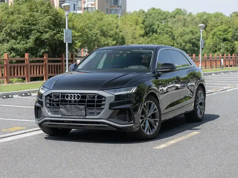 2023 Audi Q8 с пробегом 33 000 км