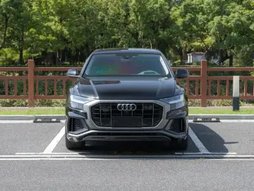 2023 Audi Q8 с пробегом 33 000 км