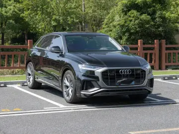 2023 Audi Q8 с пробегом 33 000 км