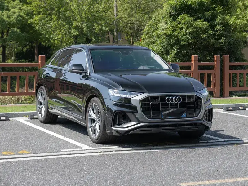 2023 Audi Q8 с пробегом 33 000 км