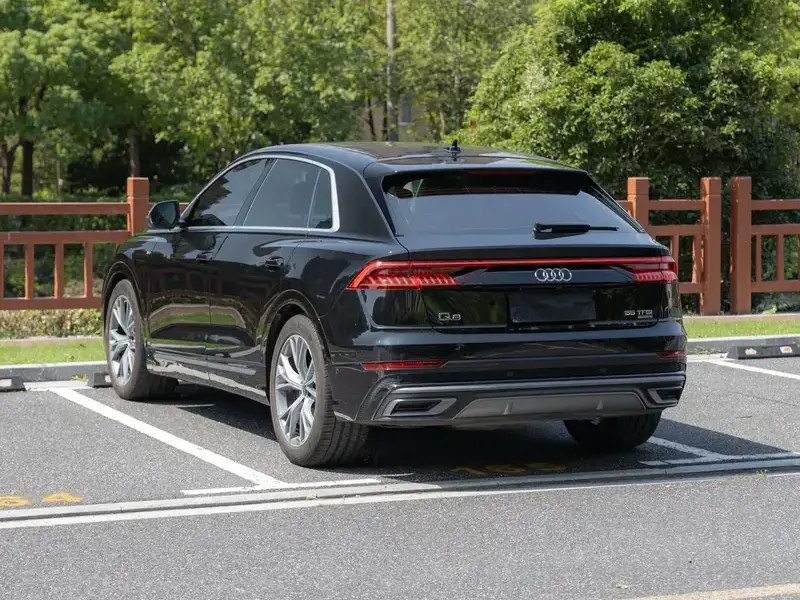 2023 Audi Q8 с пробегом 33 000 км
