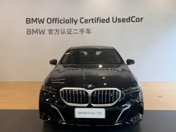 2025 BMW i5 с пробегом 15 000 км