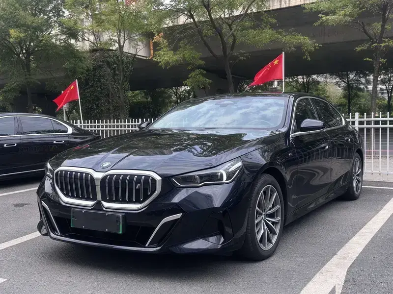 2024 BMW i5 с пробегом 44 000 км