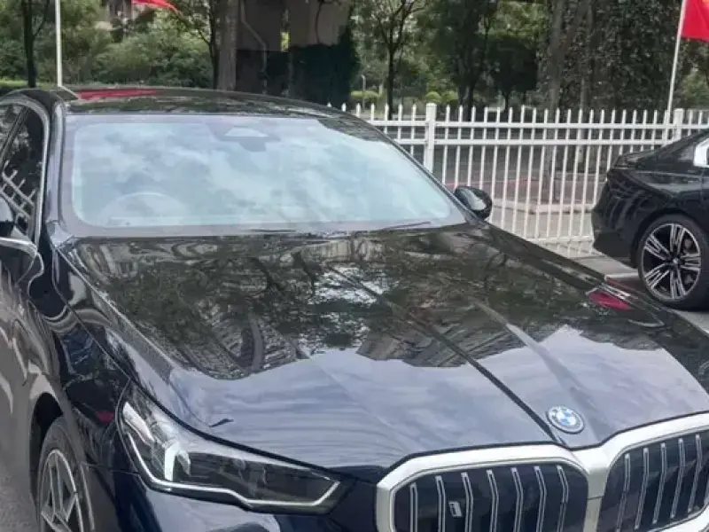 2024 BMW i5 с пробегом 44 000 км