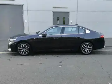 2025 BMW i5 с пробегом 13 300 км