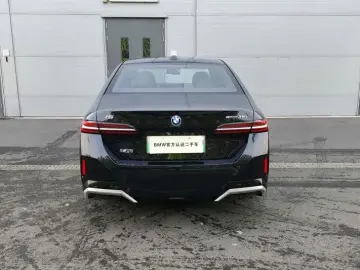 2025 BMW i5 с пробегом 13 300 км