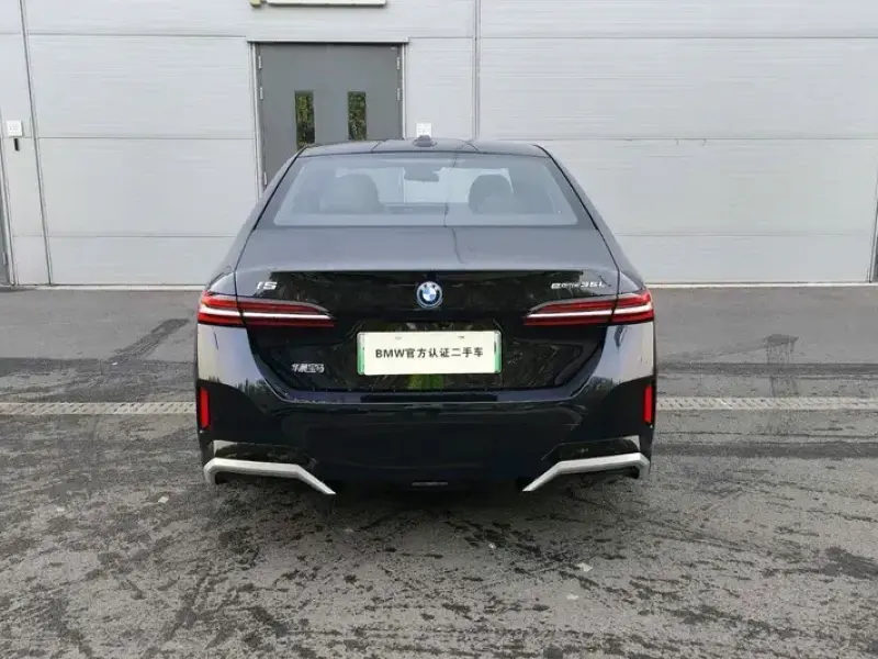 2025 BMW i5 с пробегом 13 300 км