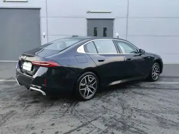 2025 BMW i5 с пробегом 13 300 км