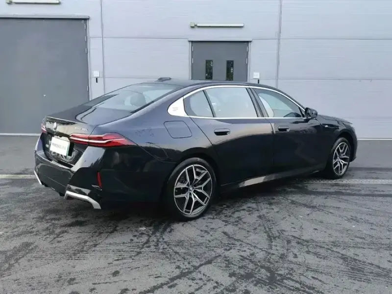 2025 BMW i5 с пробегом 13 300 км