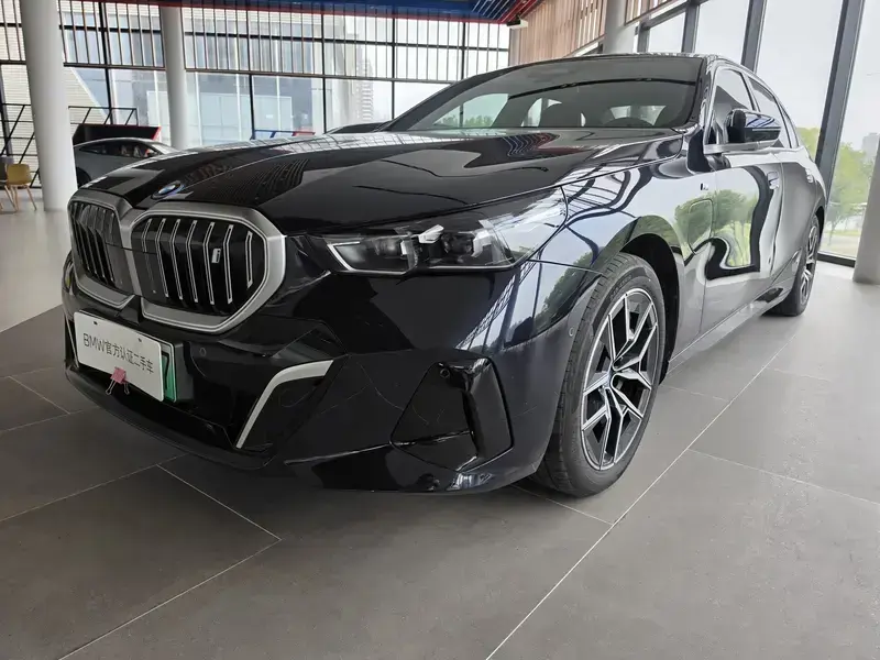 2025 BMW i5 с пробегом 19 000 км