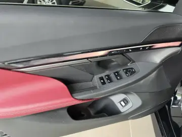2025 BMW i5 с пробегом 19 000 км