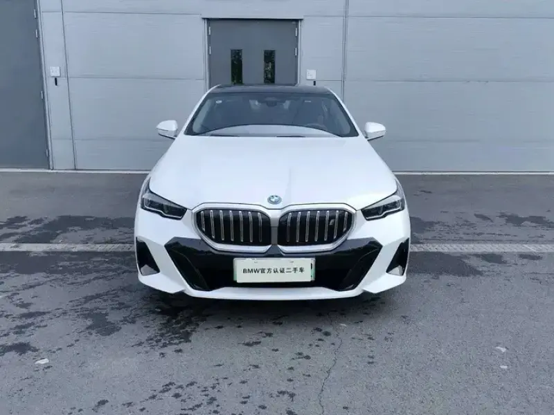 2025 BMW i5 с пробегом 22 500 км