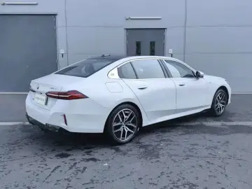 2025 BMW i5 с пробегом 22 500 км